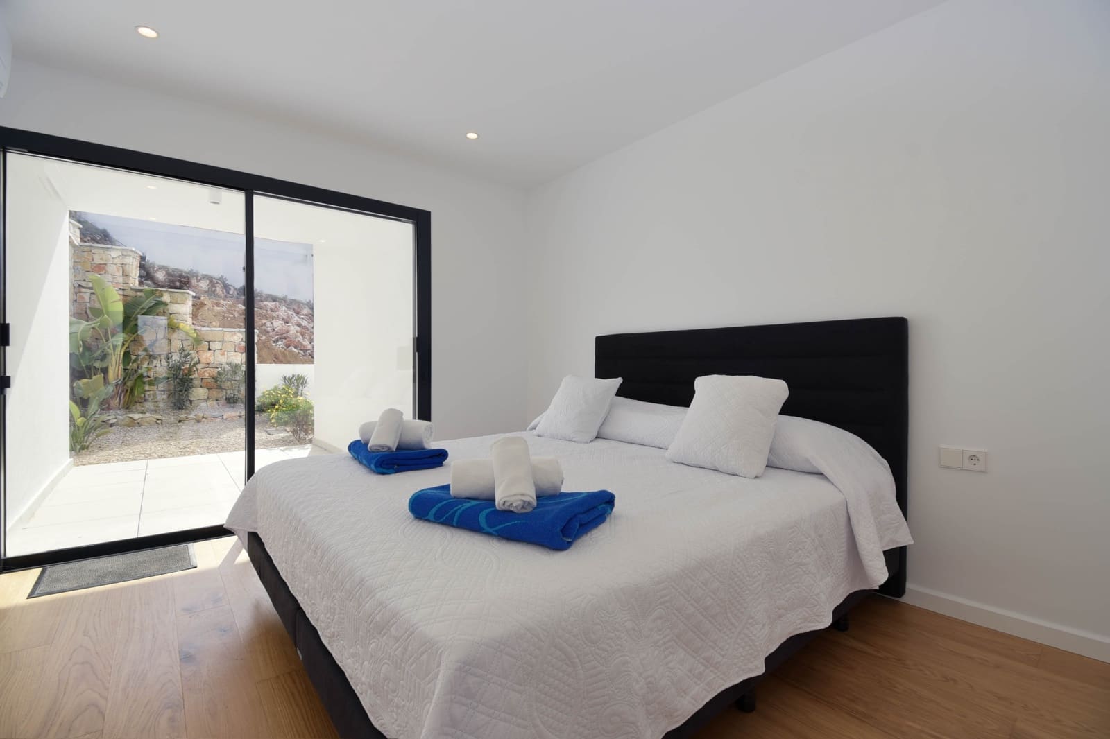 4 slaapkamer Villa voor vakantieverhuur in Cumbre del Sol met zwembad garage - € 1.615 (Ref: 8061893)