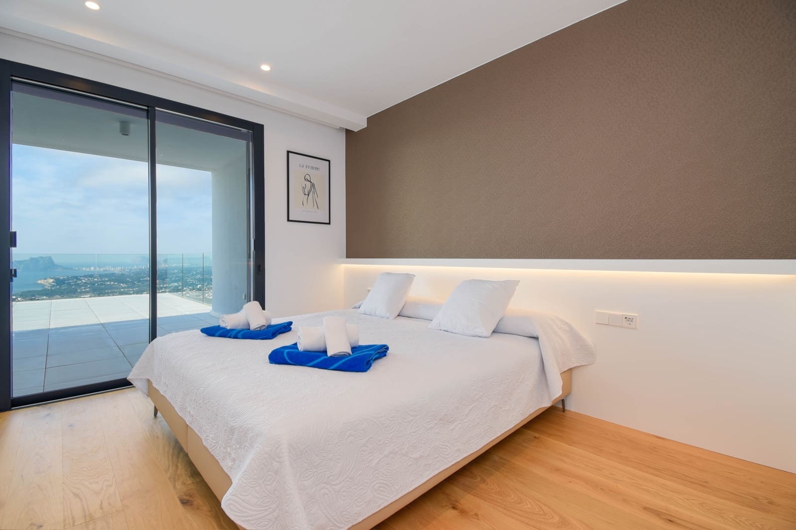 4 slaapkamer Villa voor vakantieverhuur in Cumbre del Sol met zwembad garage - € 1.615 (Ref: 8061893)