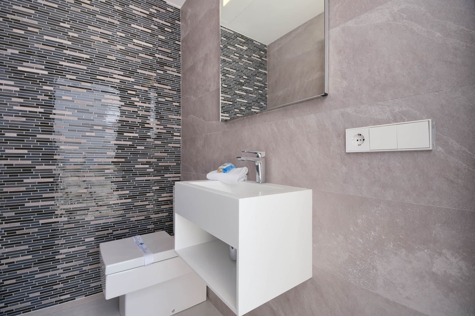 4 slaapkamer Villa voor vakantieverhuur in Cumbre del Sol met zwembad garage - € 1.615 (Ref: 8061893)