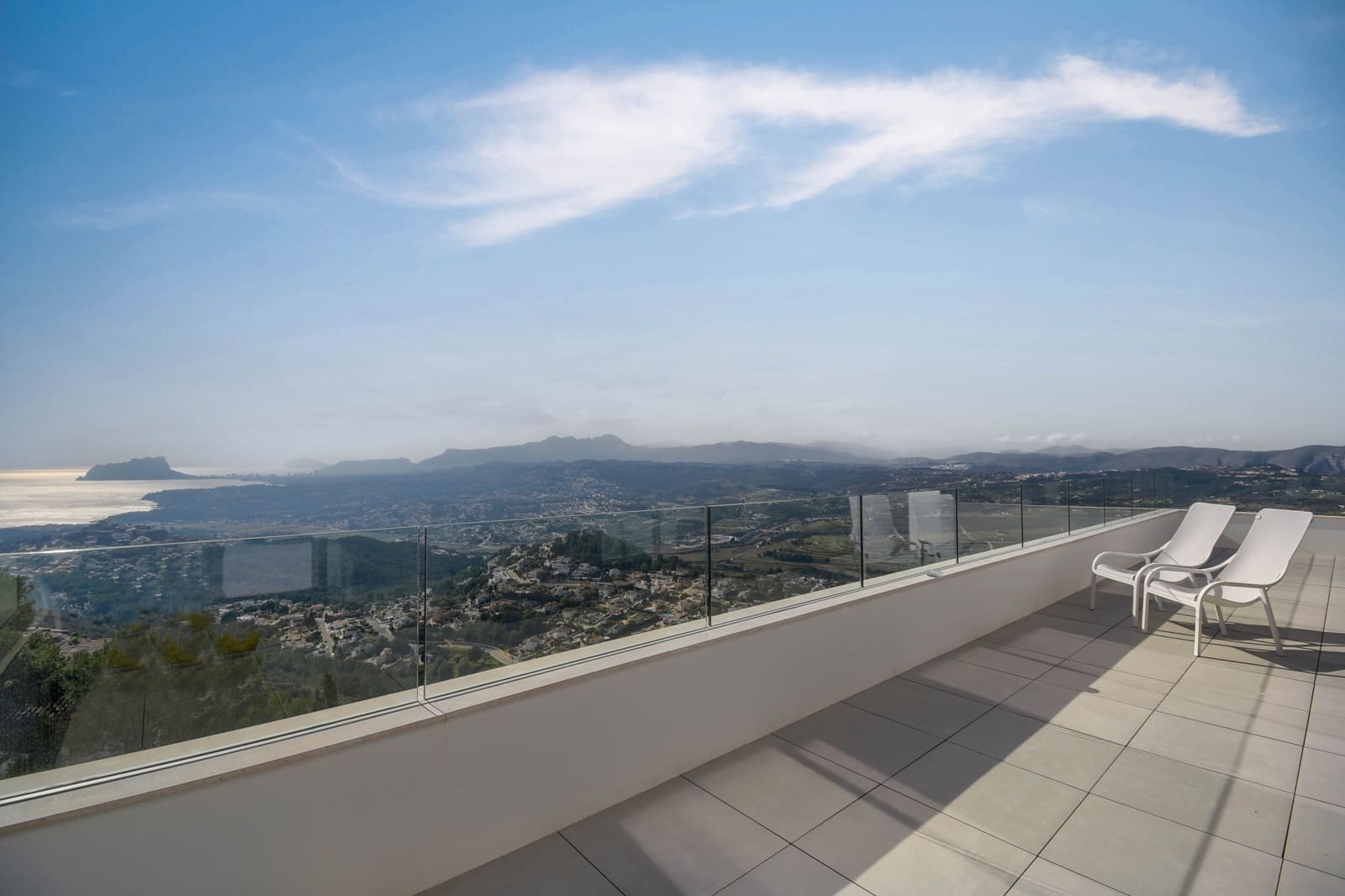 4 slaapkamer Villa voor vakantieverhuur in Cumbre del Sol met zwembad garage - € 1.615 (Ref: 8061893)