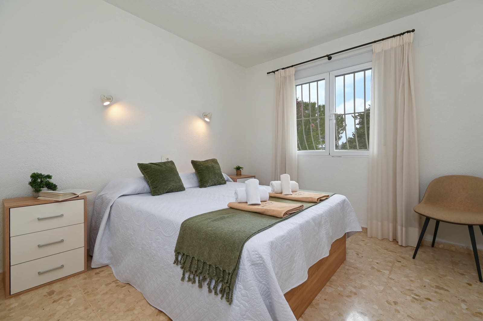 3 bedroom Townhouse for holiday rental in Javea / Xabia with pool garage - € 839 (Ref: 8147208)