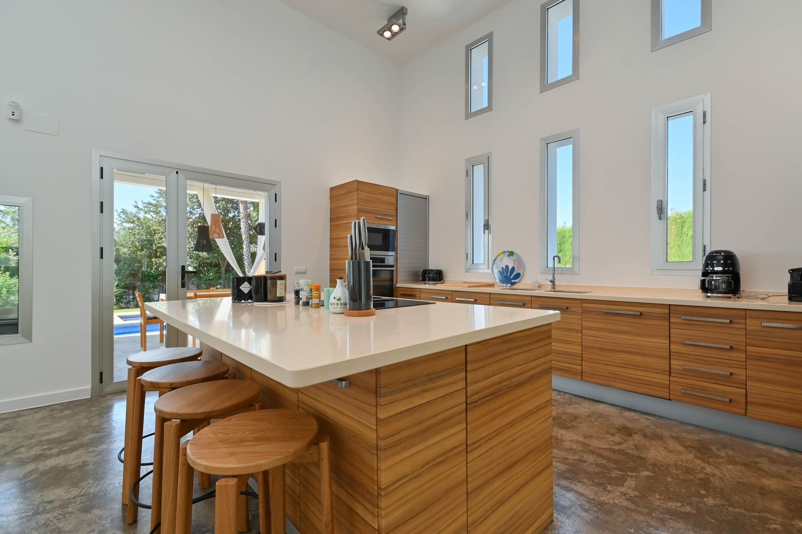 4 slaapkamer Villa voor vakantieverhuur in Javea / Xabia met zwembad garage - € 1.655 (Ref: 8176569)