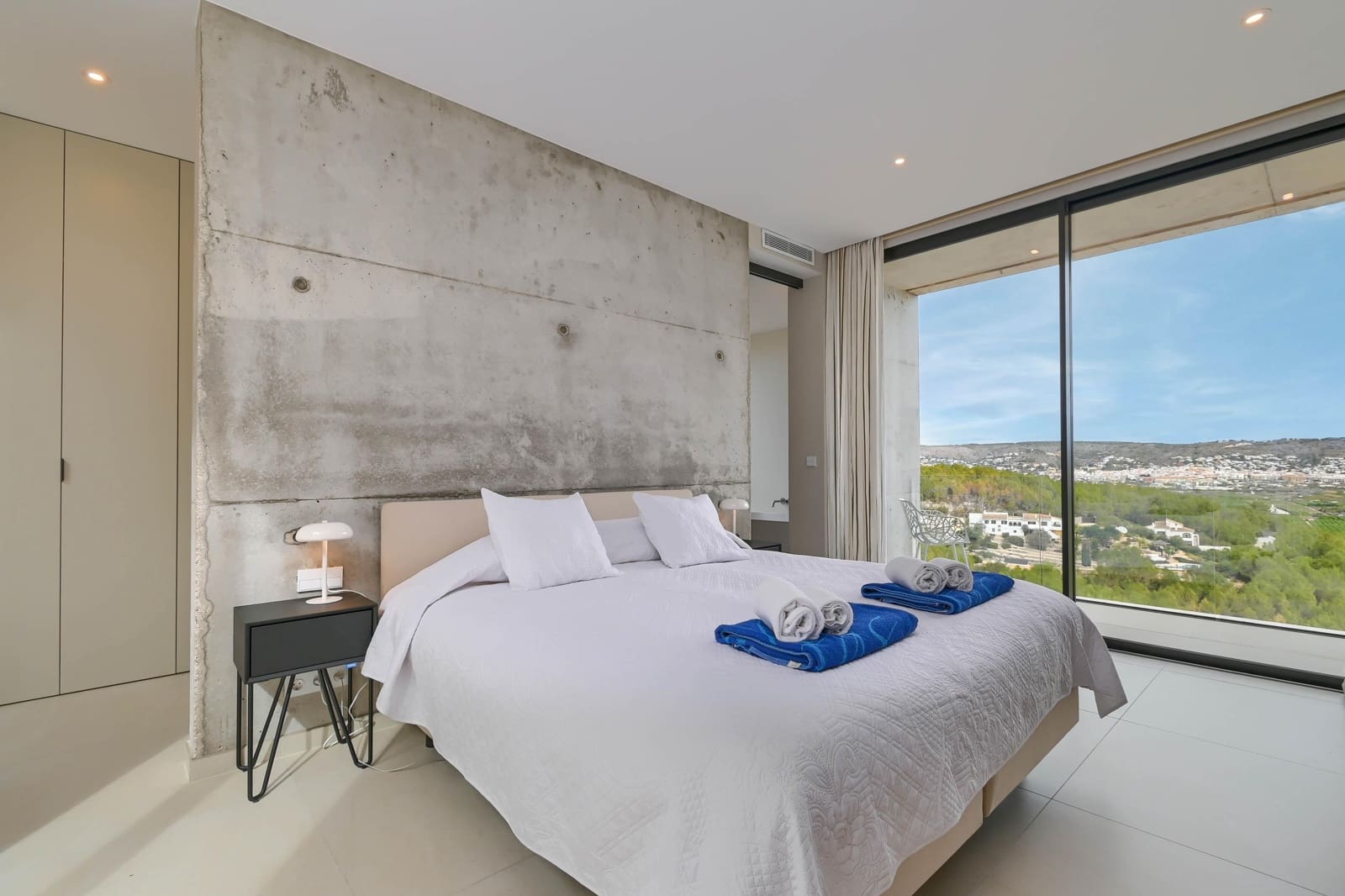 4 slaapkamer Villa voor vakantieverhuur in Javea / Xabia met zwembad garage - € 2.345 (Ref: 8200883)