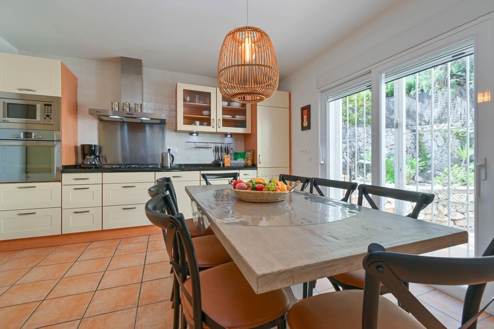   3 soveværelse   ferieVilla i Benissa   med   swimmingpool  garage  - € 955 (Ref: 8246821)