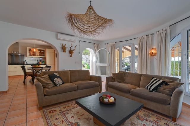 3 Zimmer Ferienvilla in Benissa mit Pool Garage - 955 € (Ref: 8246821)