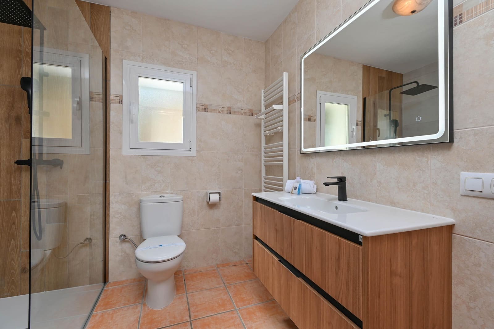   3 soveværelse   ferieVilla i Benissa   med   swimmingpool  garage  - € 955 (Ref: 8246821)