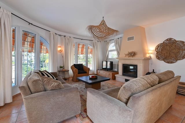 3 Zimmer Ferienvilla in Benissa mit Pool Garage - 955 € (Ref: 8246821)