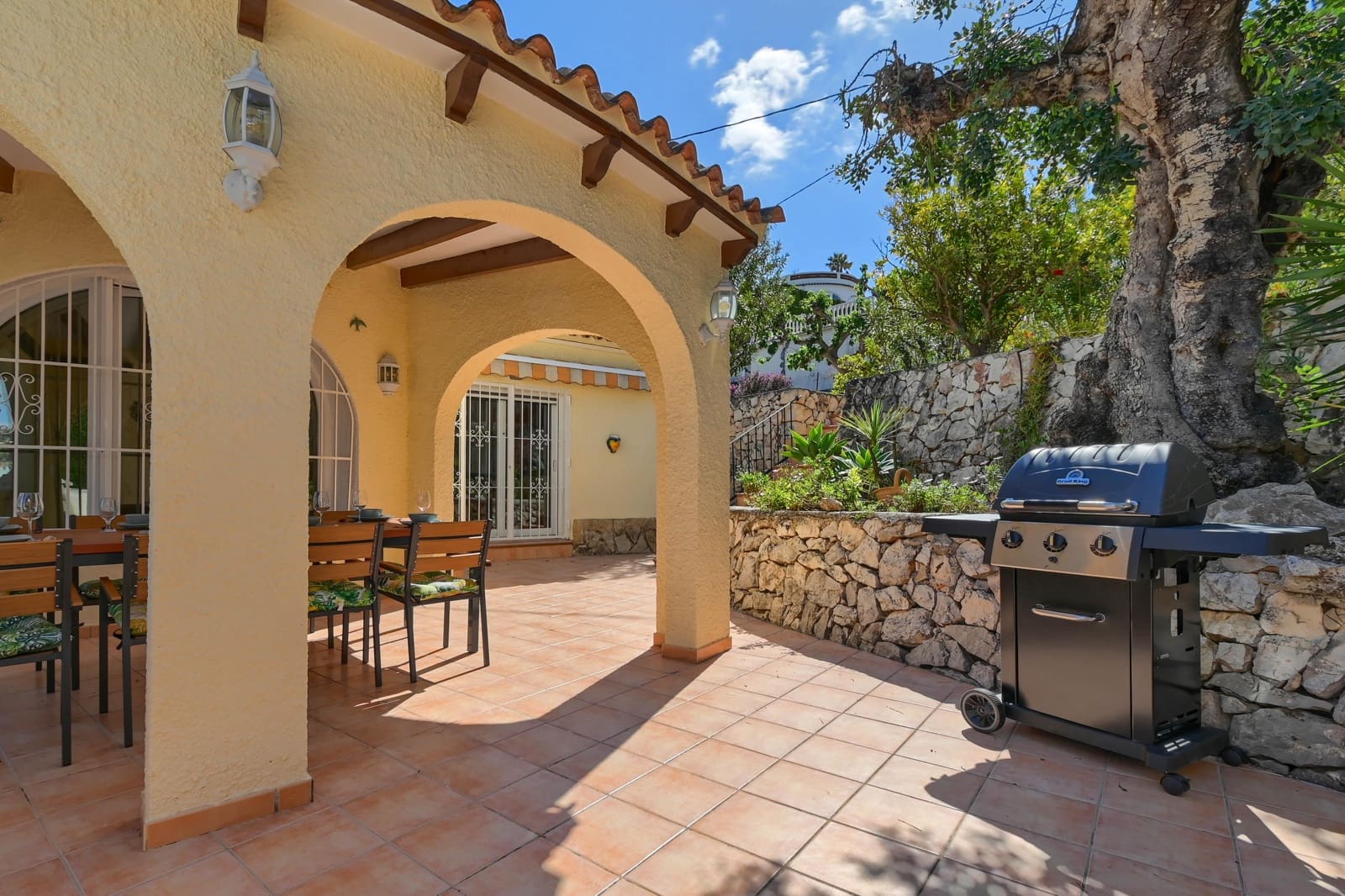   3 soveværelse   ferieVilla i Benissa   med   swimmingpool  garage  - € 955 (Ref: 8246821)