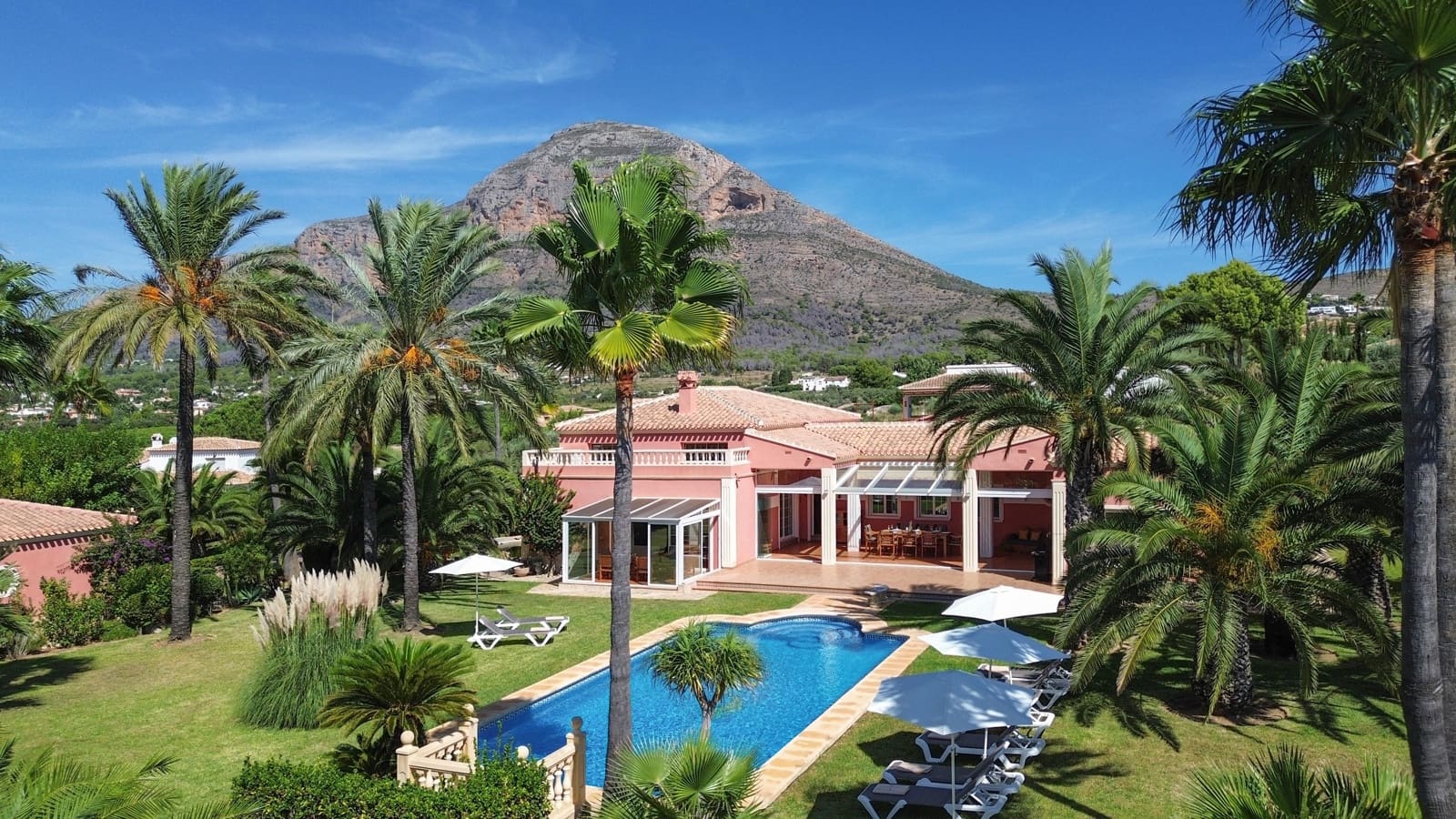 4 bedroom Villa for holiday rental in Javea / Xabia with pool garage - € 1,406 (Ref: 8682042)