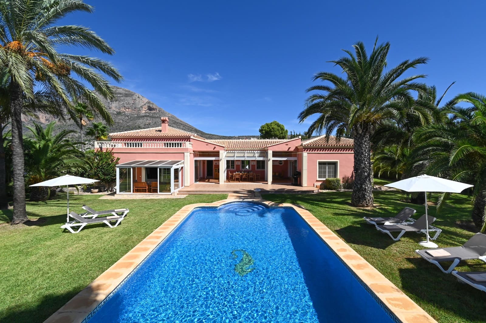 4 bedroom Villa for holiday rental in Javea / Xabia with pool garage - € 1,406 (Ref: 8682042)