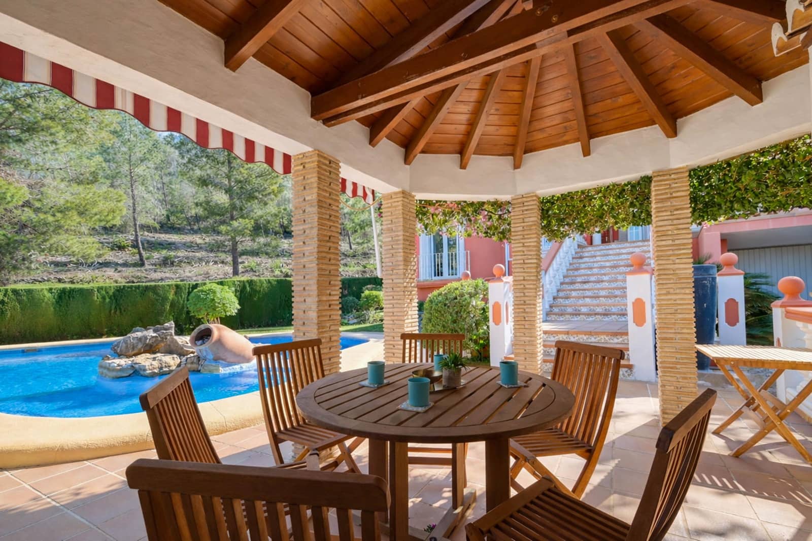 4 slaapkamer Villa voor vakantieverhuur in Denia met zwembad garage - € 1.169 (Ref: 8703639)