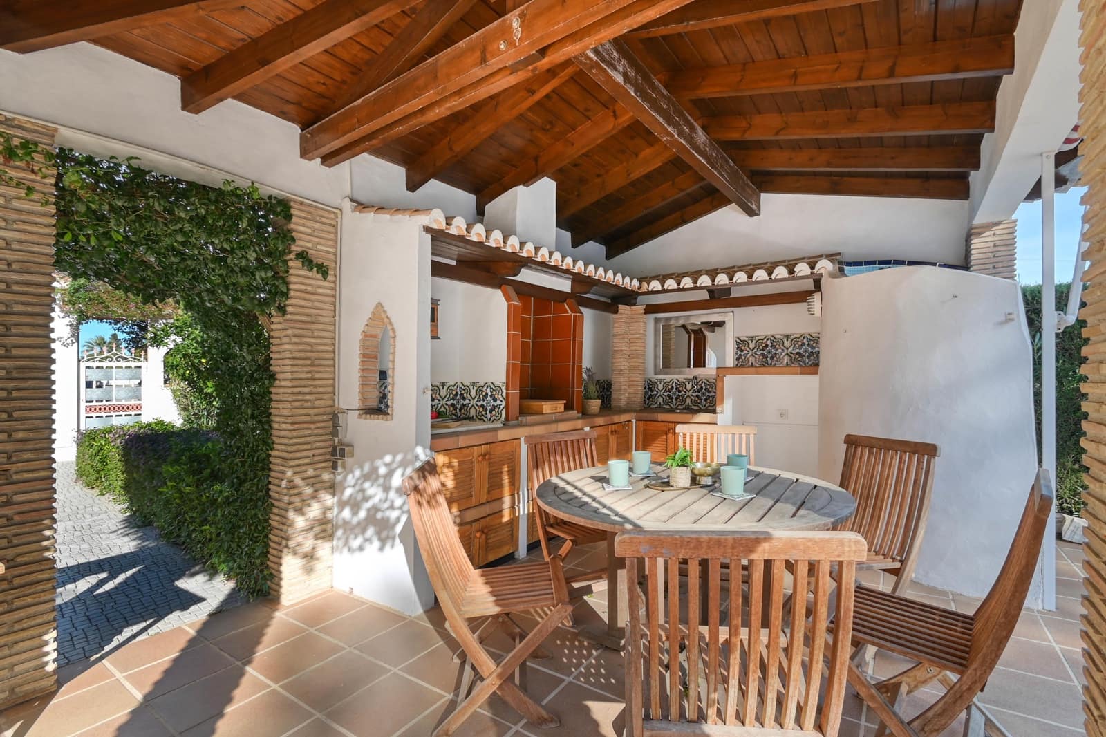 4 slaapkamer Villa voor vakantieverhuur in Denia met zwembad garage - € 1.169 (Ref: 8703639)