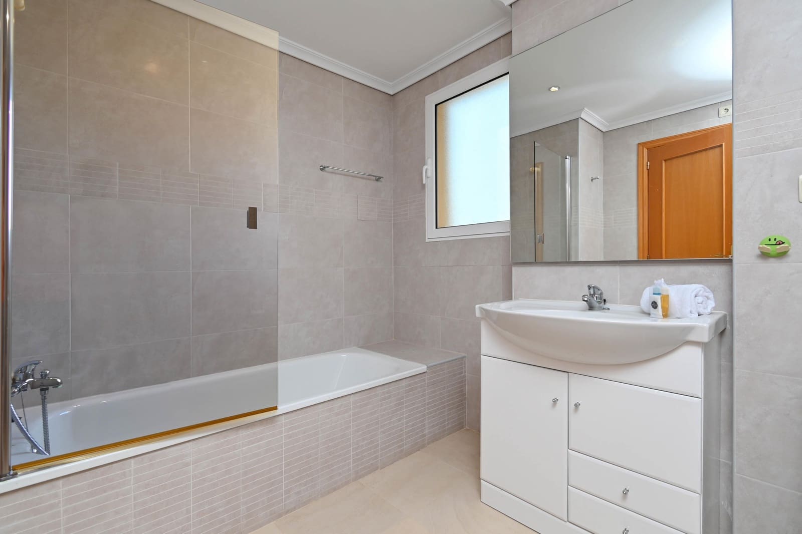 3 soverom Leilighet til salgs i Arenal med svømmebasseng garasje - € 766 (Ref: 8723633)