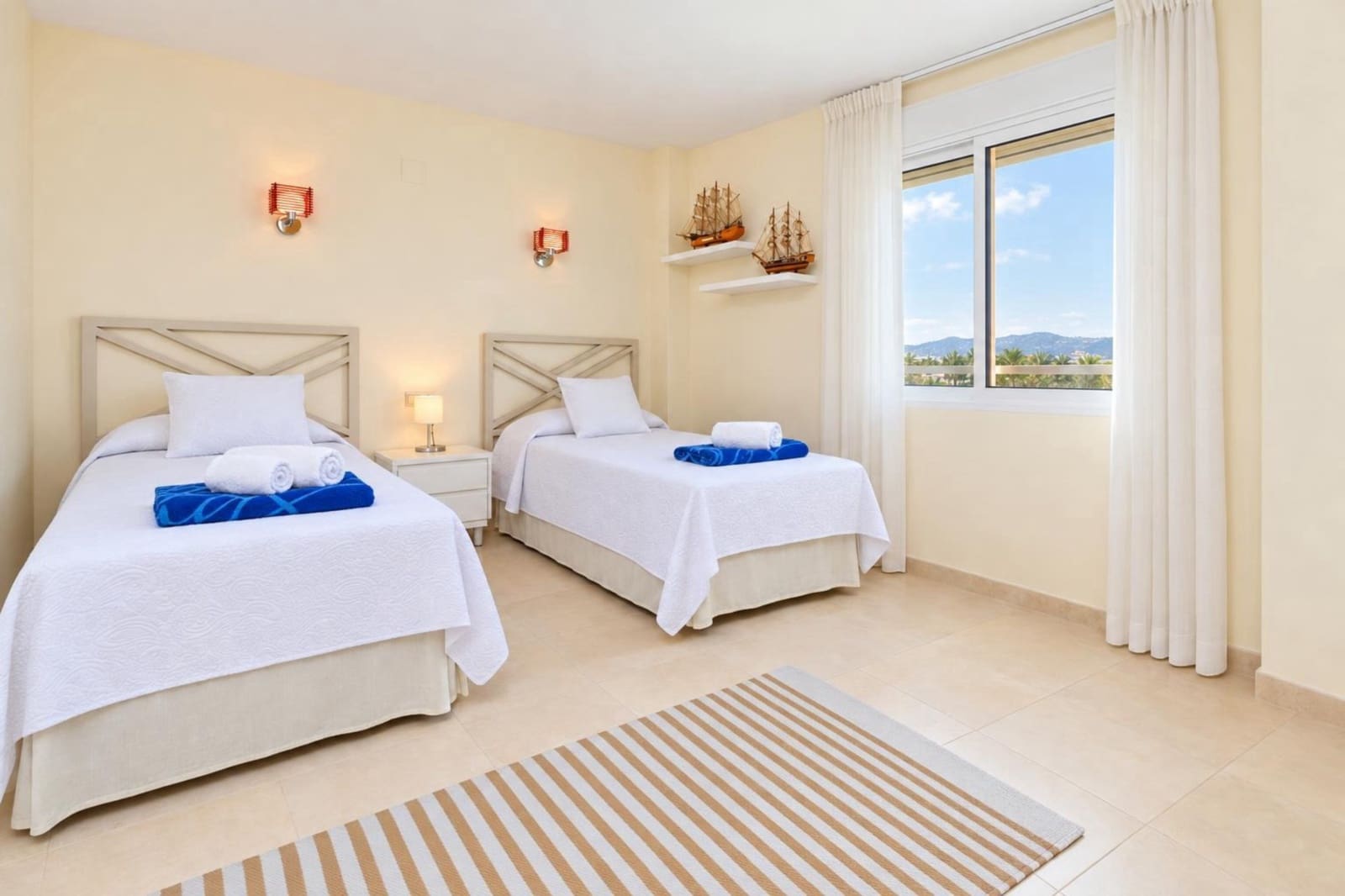 3 slaapkamer Appartement voor vakantieverhuur in Arenal met zwembad garage - € 766 (Ref: 8723633)