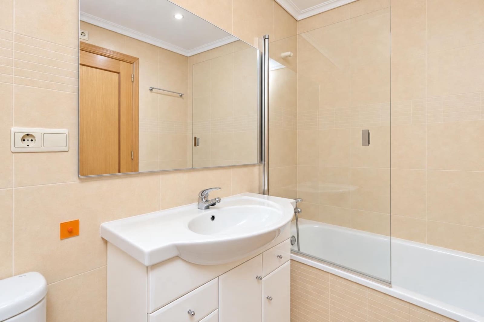 3 slaapkamer Appartement voor vakantieverhuur in Arenal met zwembad garage - € 766 (Ref: 8723633)