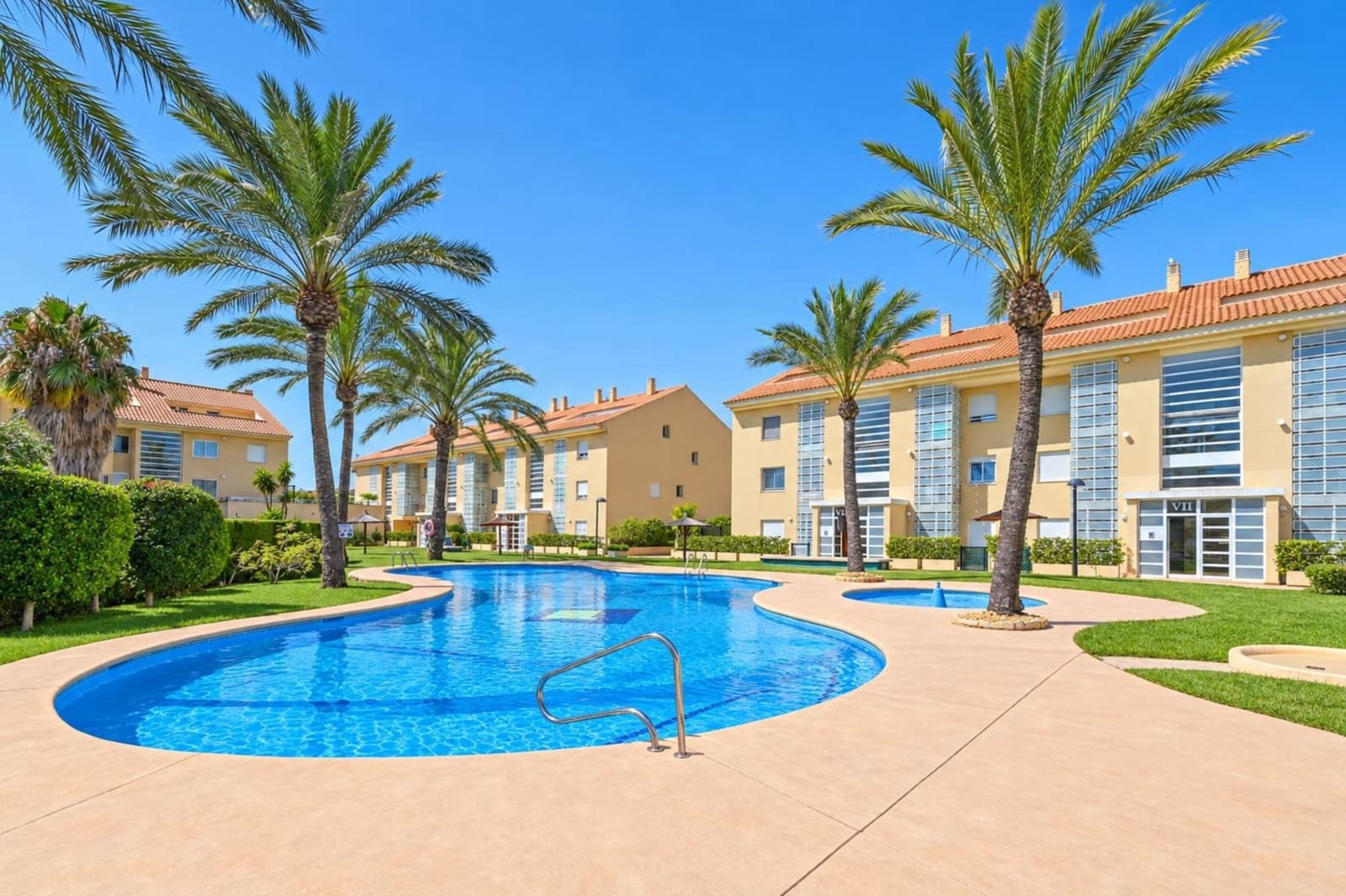 3 slaapkamer Appartement voor vakantieverhuur in Arenal met zwembad garage - € 766 (Ref: 8723633)