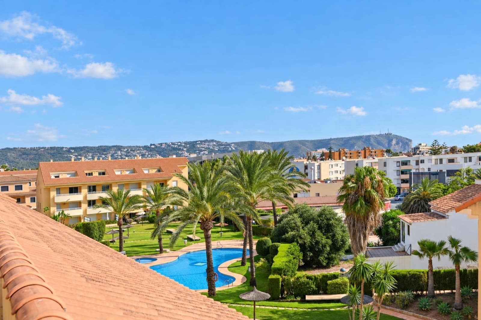 3 slaapkamer Appartement voor vakantieverhuur in Arenal met zwembad garage - € 766 (Ref: 8723633)