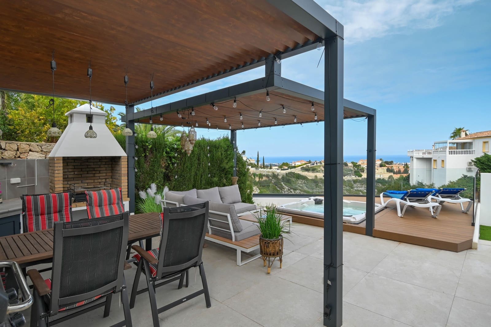 3 sovrum Villa för semesterbostäder i Denia med pool garage - 1 646 € (Ref: 8792025)