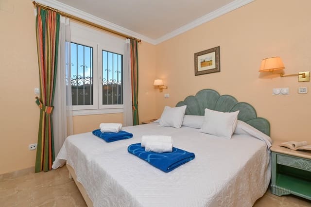 3 Zimmer Ferienvilla in El Montgó, Dénia mit Pool Garage - 744 € (Ref: 8792026)