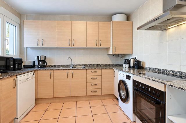 3 slaapkamer Appartement voor vakantieverhuur in Els Poblets met zwembad - € 445 (Ref: 8792027)