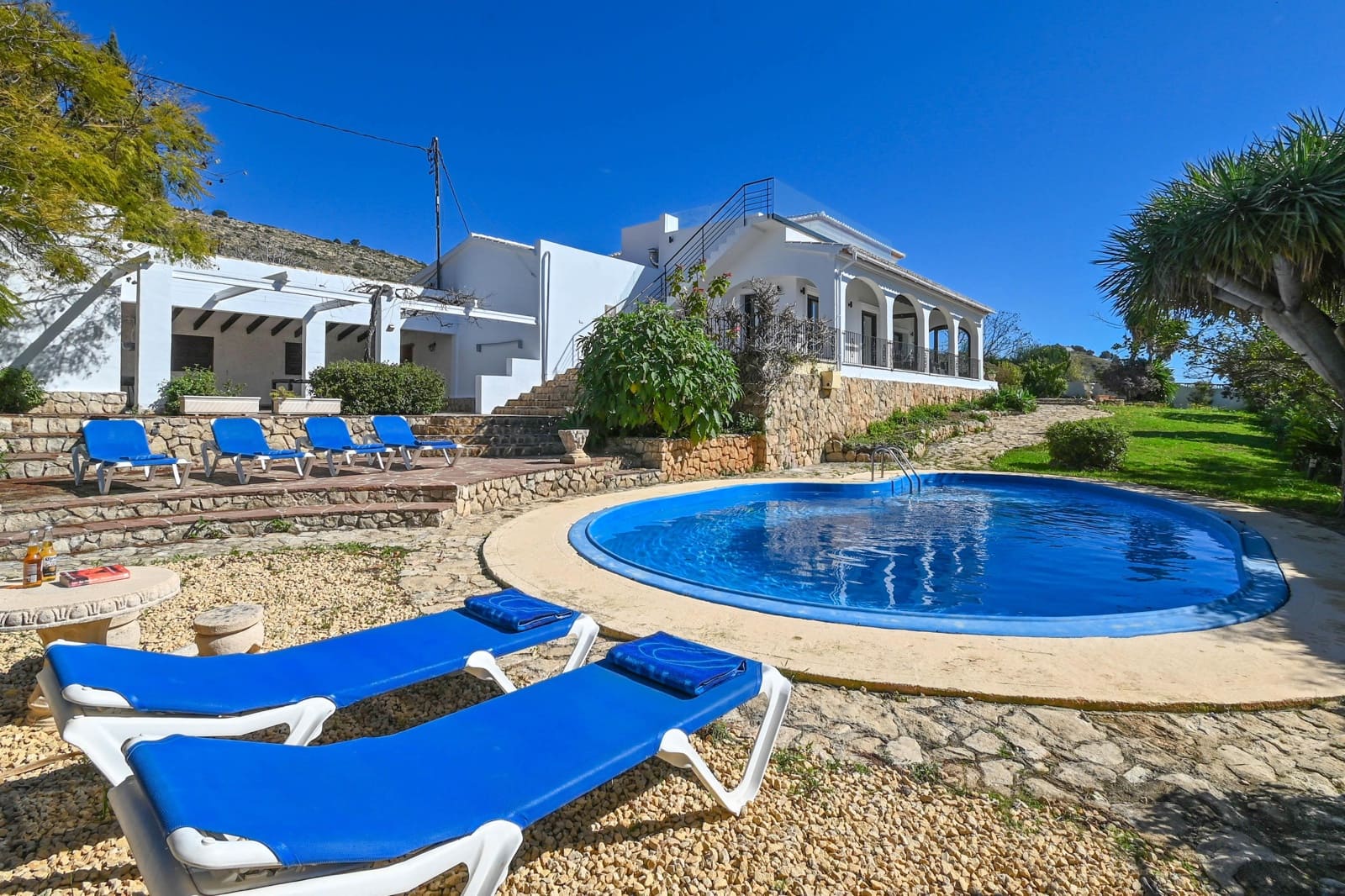 4 slaapkamer Villa voor vakantieverhuur in Javea / Xabia met zwembad garage - € 1.656 (Ref: 8881275)