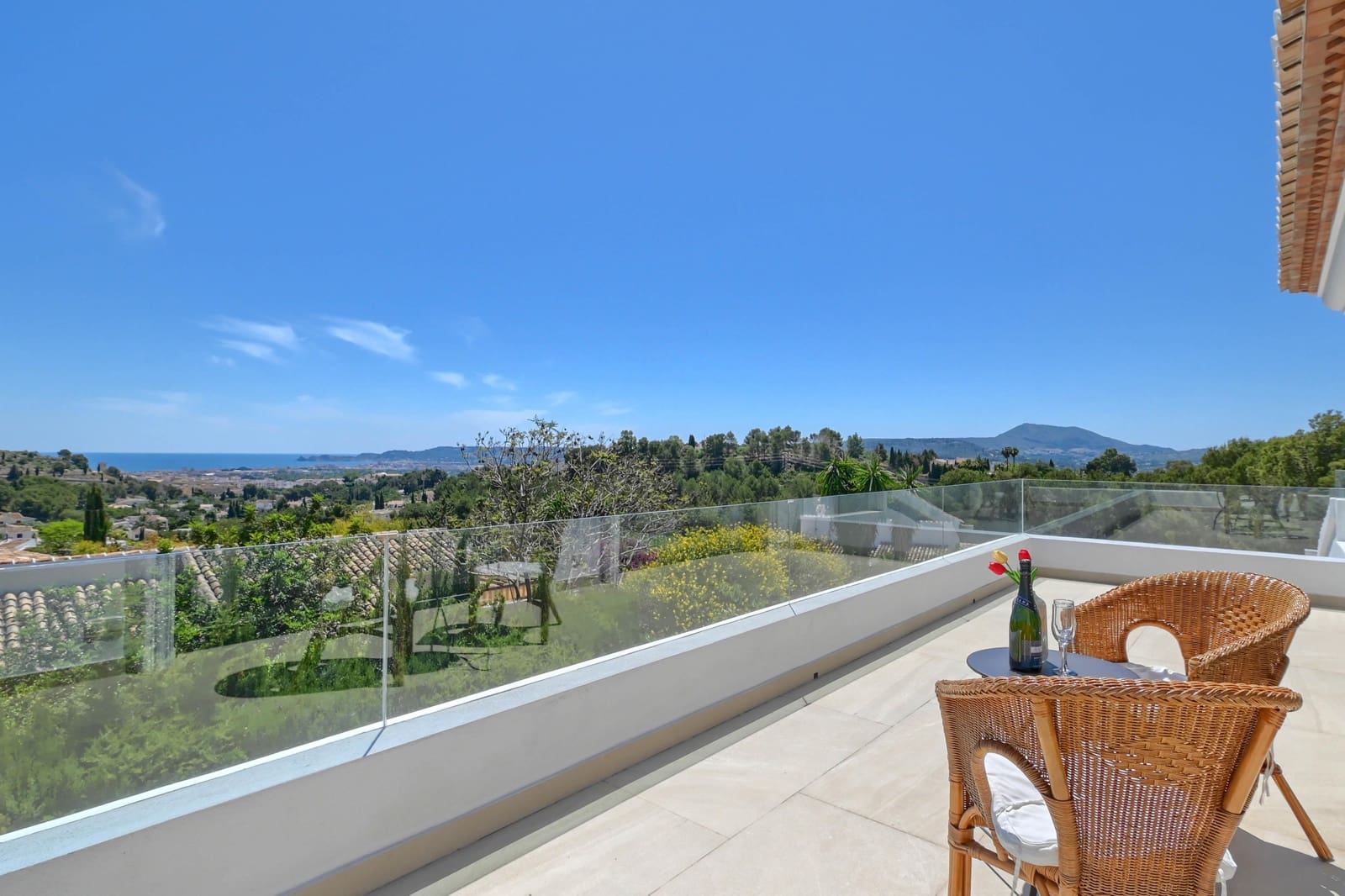 4 slaapkamer Villa voor vakantieverhuur in Javea / Xabia met zwembad garage - € 1.656 (Ref: 8881275)