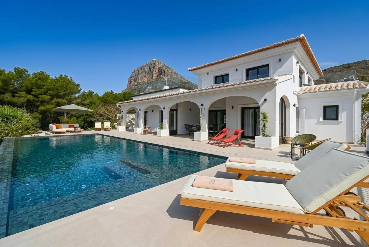 4 bedroom Villa for holiday rental in Javea / Xabia with pool garage - € 1,449 (Ref: 8881275)