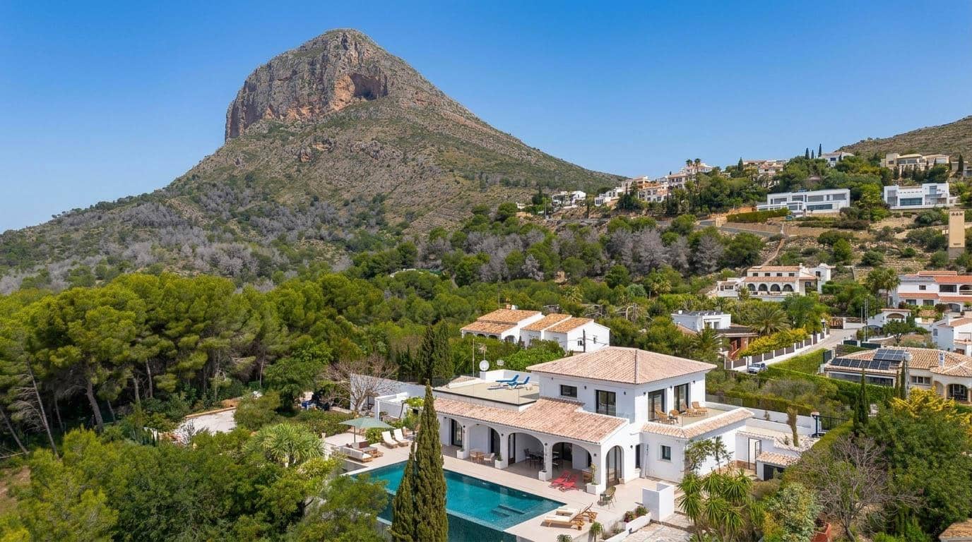 4 bedroom Villa for holiday rental in Javea / Xabia with pool garage - € 1,449 (Ref: 8881275)