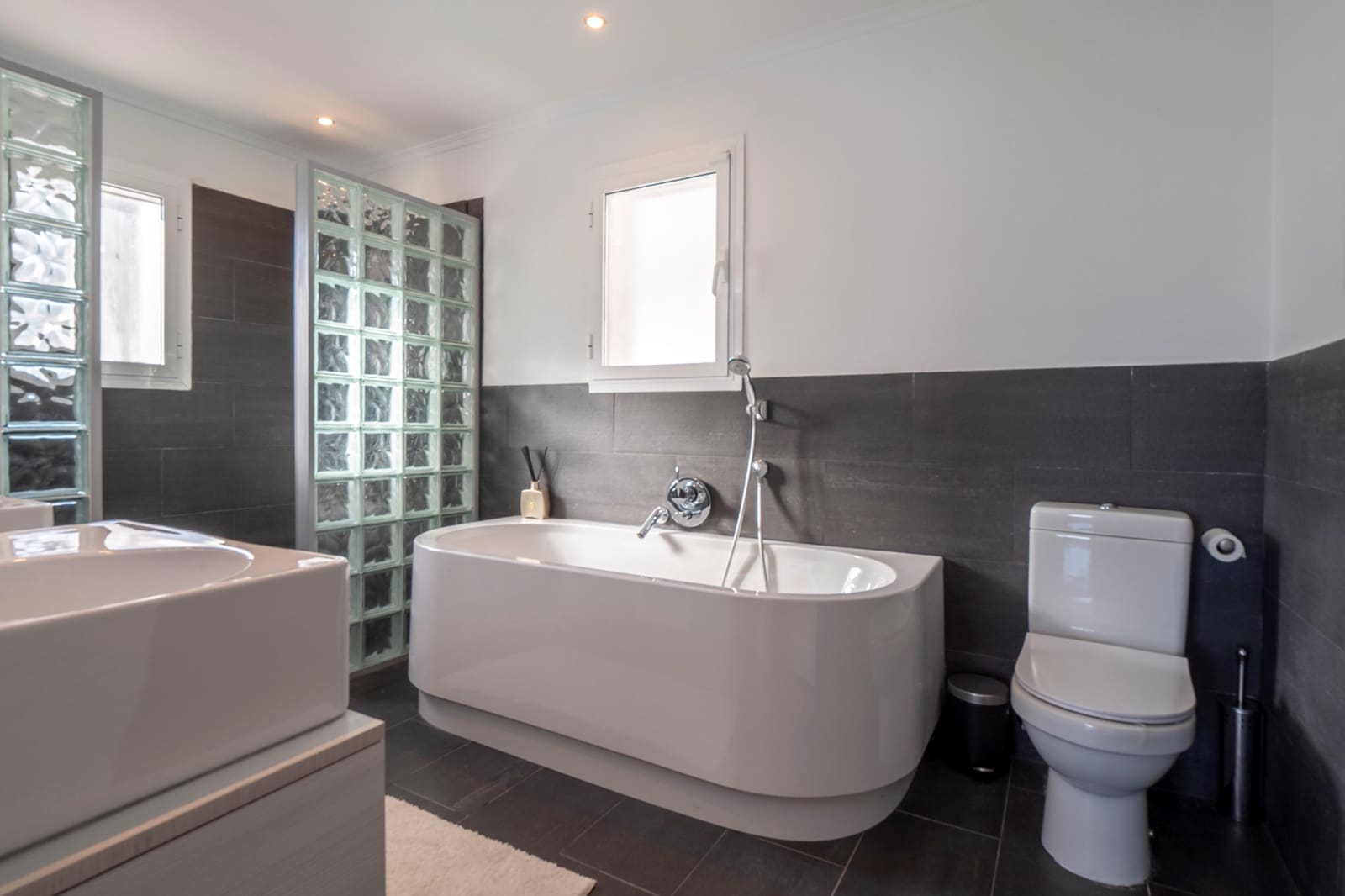 2 slaapkamer Villa voor vakantieverhuur in Moraira met zwembad garage - € 1.284 (Ref: 8938404)