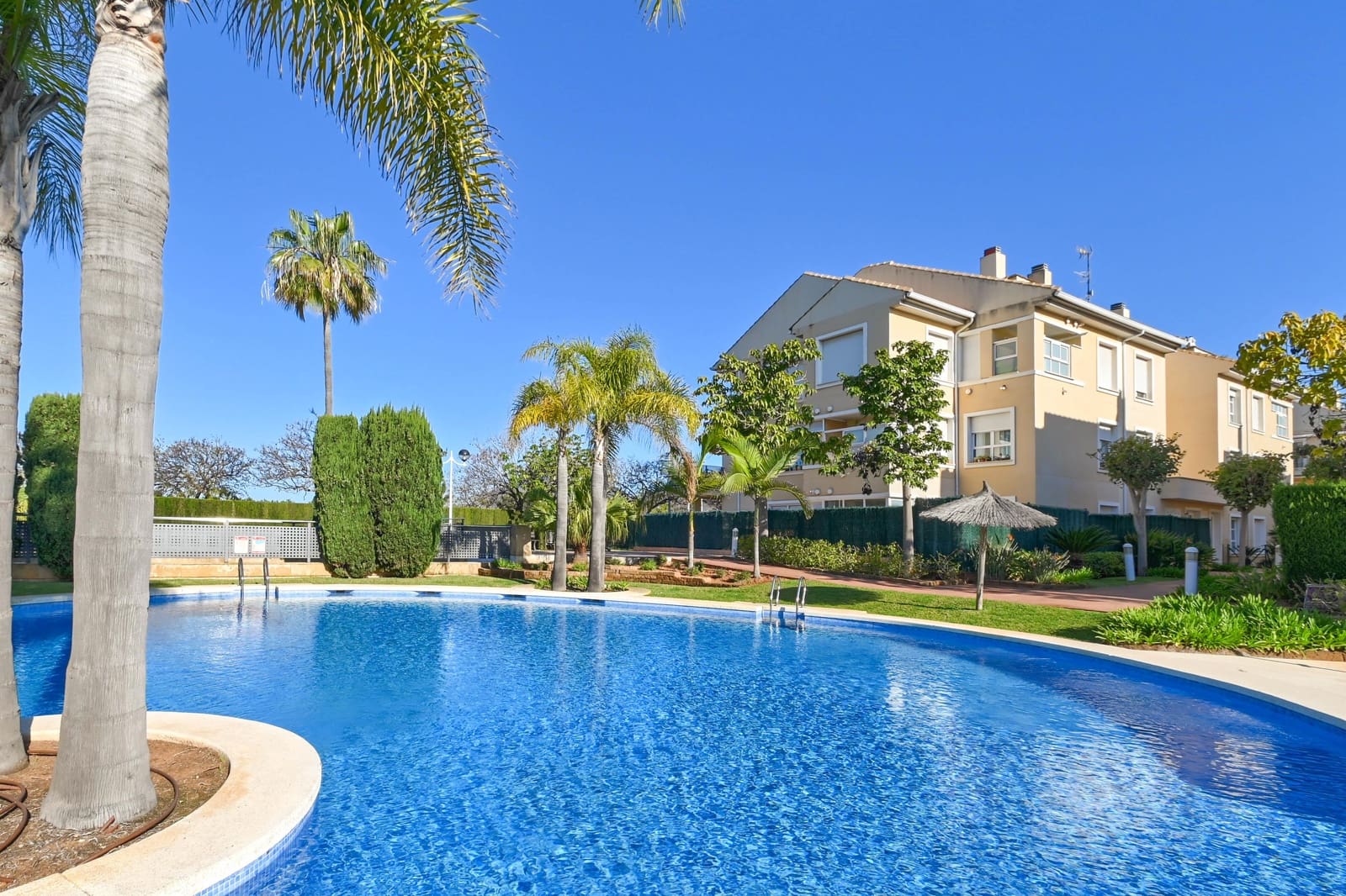 Apartamento de 2 habitaciones en Arenal en alquiler vacacional con piscina garaje - 729 € (Ref: 8956594)