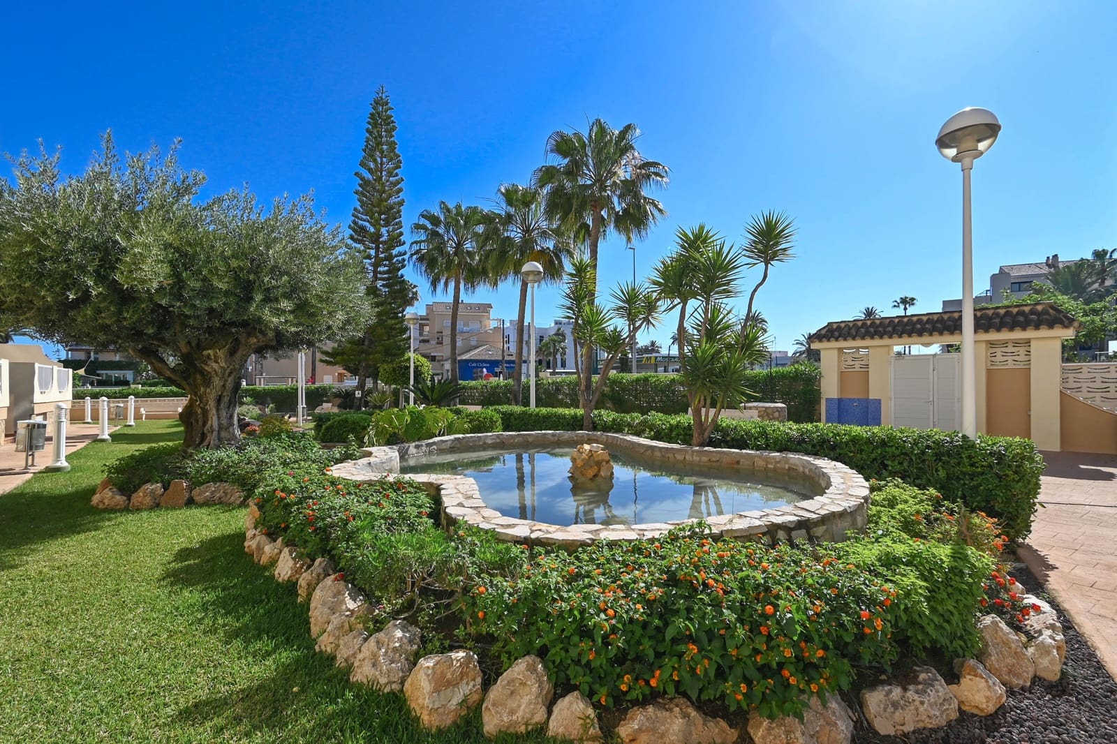   3 soveværelse   feriePenthouse i Denia   med   swimmingpool  garage  - € 823 (Ref: 9007552)