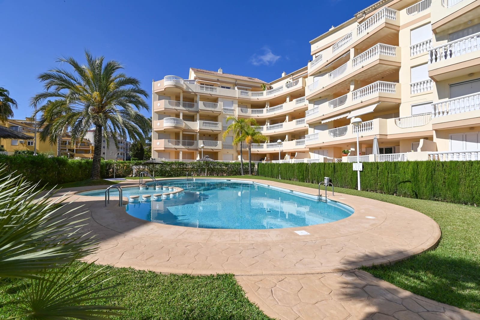   3 soveværelse   feriePenthouse i Denia   med   swimmingpool  garage  - € 823 (Ref: 9007552)