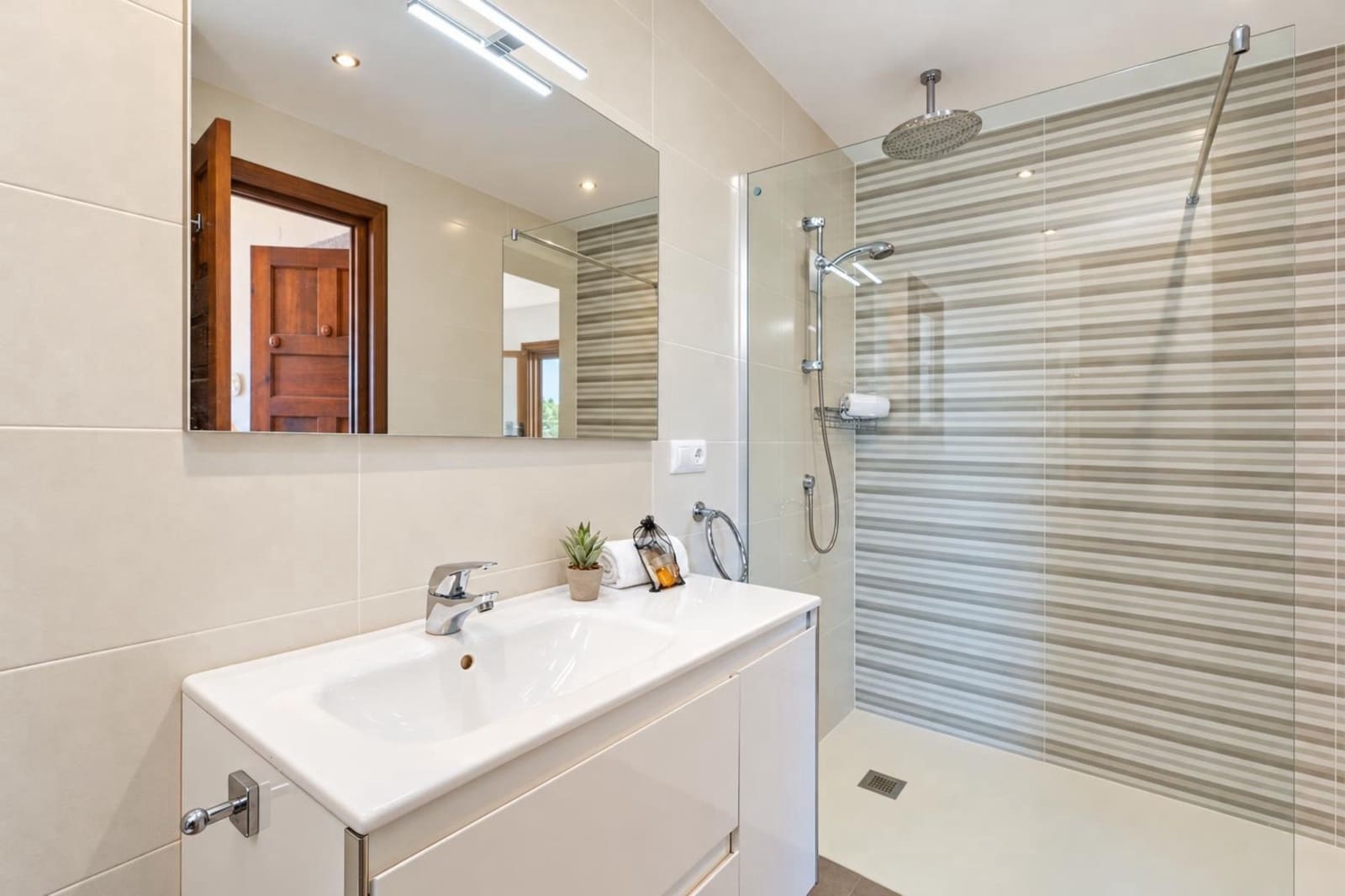 3 quarto Moradia para arrendamento para férias em Pinosol com piscina Garagem - 912 € (Ref: 9041966)