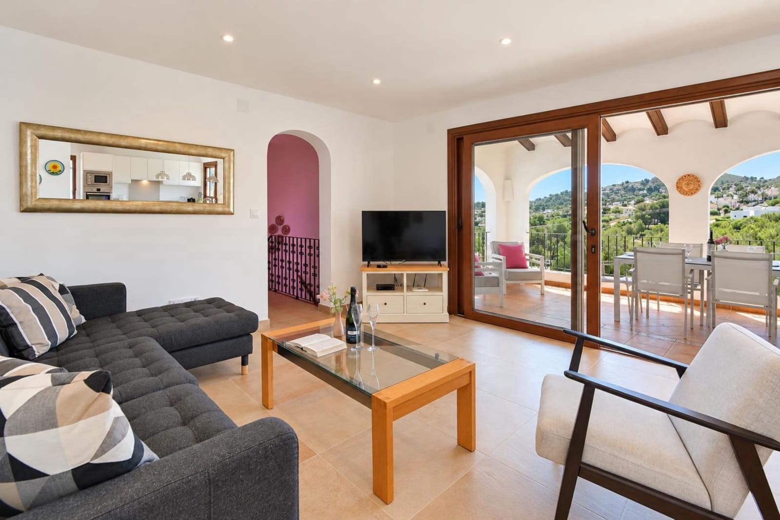 3 quarto Moradia para arrendamento para férias em Pinosol com piscina Garagem - 912 € (Ref: 9041966)