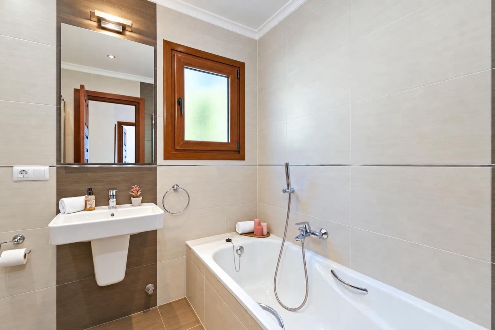 3 quarto Moradia para arrendamento para férias em Pinosol com piscina Garagem - 912 € (Ref: 9041966)