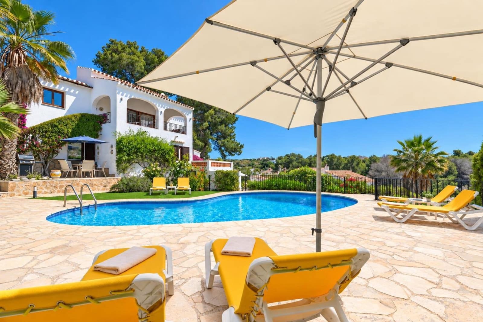 3 quarto Moradia para arrendamento para férias em Pinosol com piscina Garagem - 912 € (Ref: 9041966)