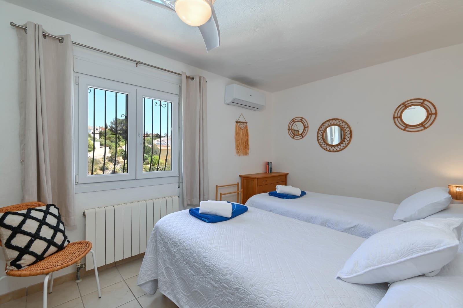 3 camera da letto Villa da affitare come casa vacanza in Cumbre del Sol con piscina garage - 863 € (Rif: 9077737)