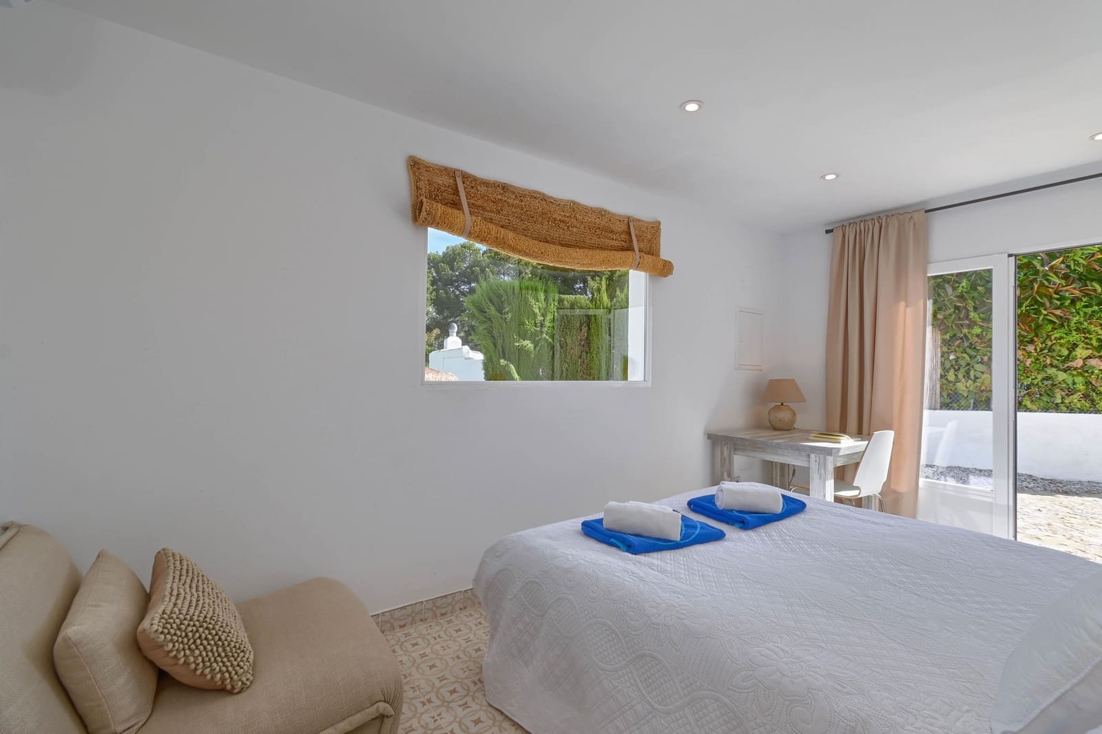 3 bedroom Villa for holiday rental in Moraira with pool garage - € 873 (Ref: 9100453)