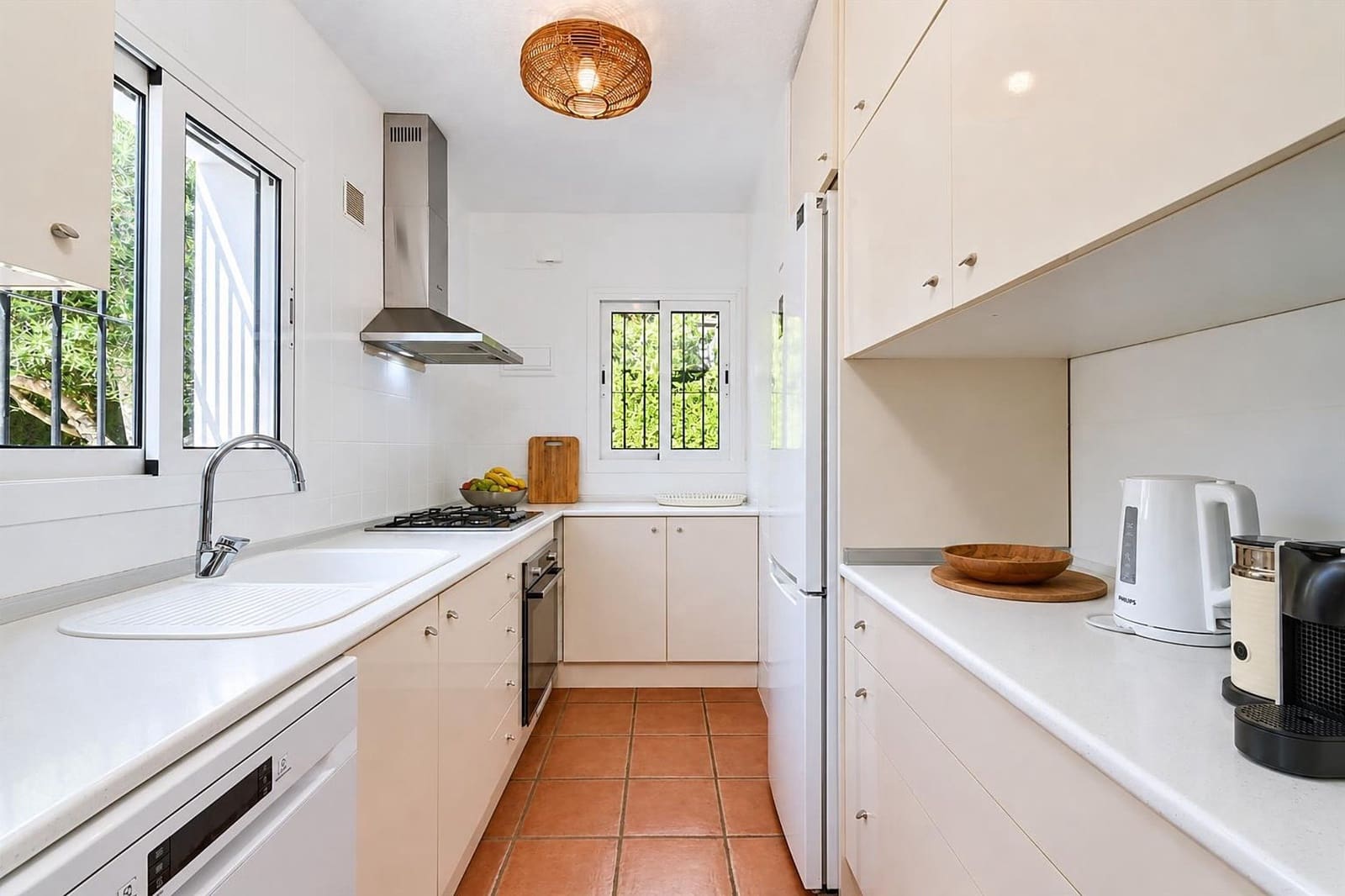   3 soveværelse   ferieVilla i Moraira   med   swimmingpool  garage  - € 873 (Ref: 9100453)