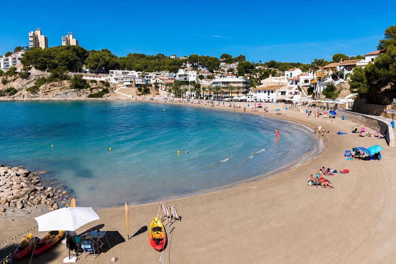   3 soveværelse   ferieVilla i Moraira   med   swimmingpool  garage  - € 873 (Ref: 9100453)