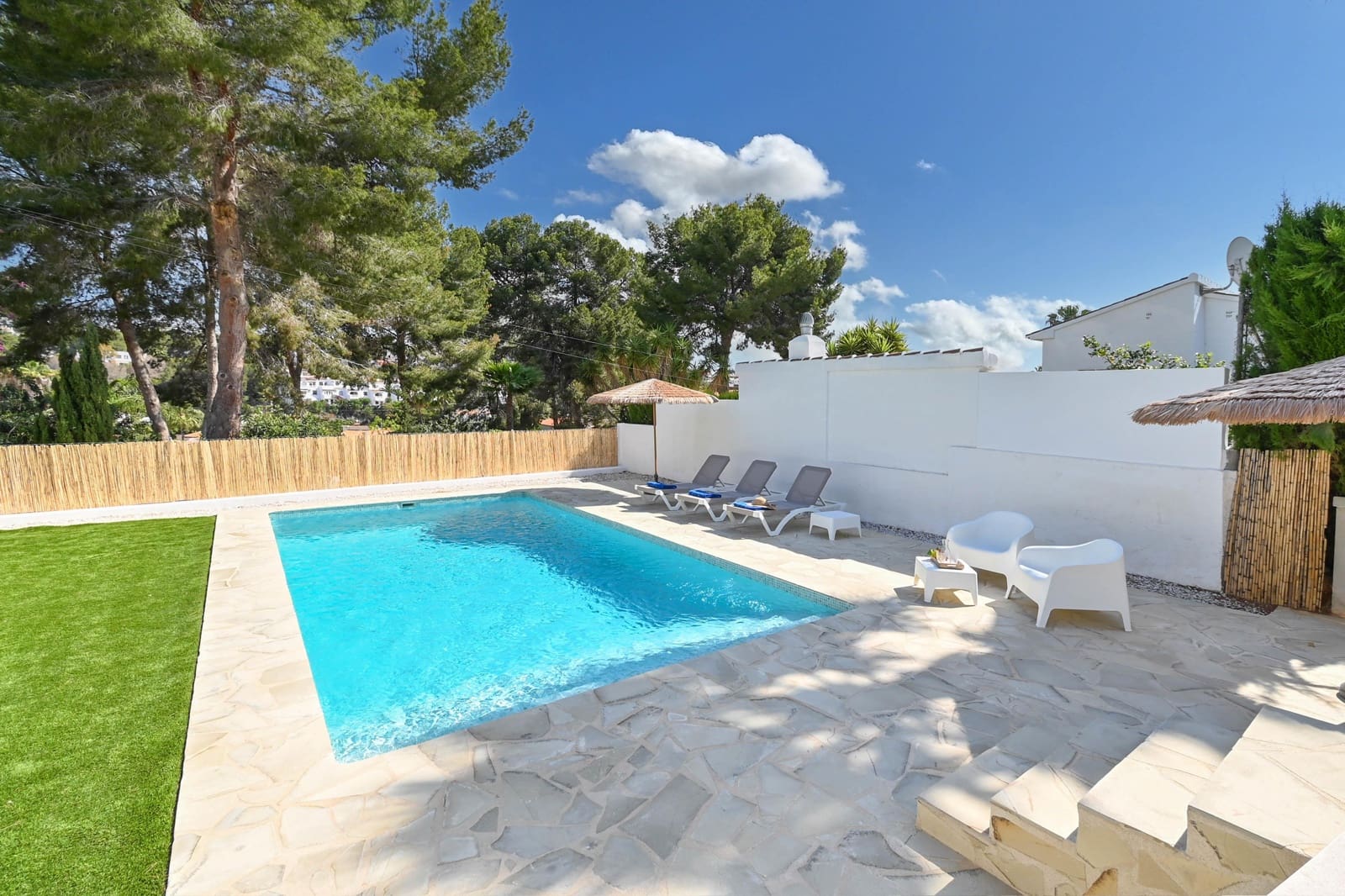 2 bedroom Villa for holiday rental in Moraira with pool garage - € 844 (Ref: 9100454)