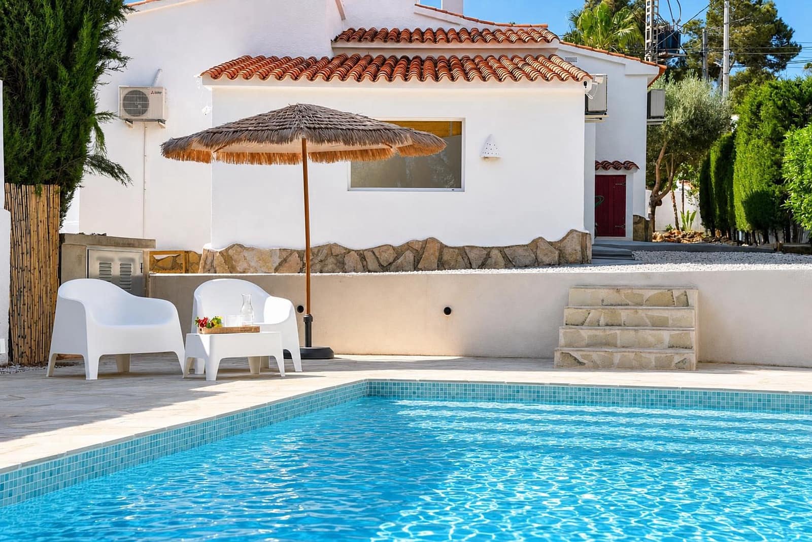   2 soveværelse   ferieVilla i Moraira   med   swimmingpool  garage  - € 844 (Ref: 9100454)