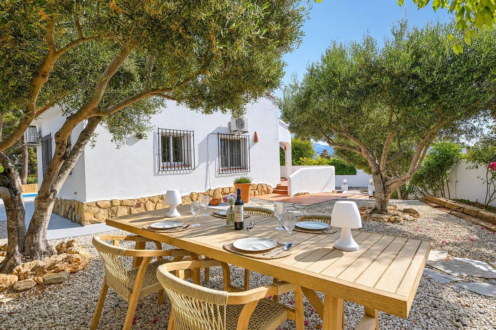  2 soveværelse   ferieVilla i Moraira   med   swimmingpool  garage  - € 844 (Ref: 9100454)