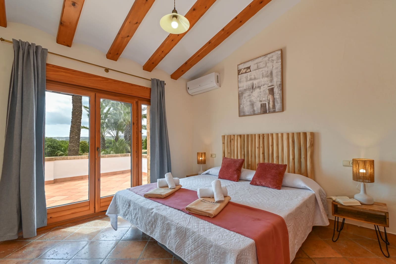 3 slaapkamer Villa voor vakantieverhuur in Javea / Xabia met zwembad garage - € 974 (Ref: 9124572)