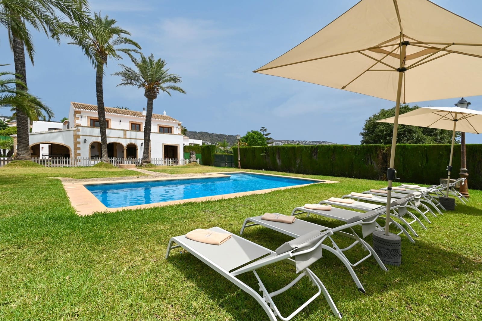 3 slaapkamer Villa voor vakantieverhuur in Javea / Xabia met zwembad garage - € 974 (Ref: 9124572)