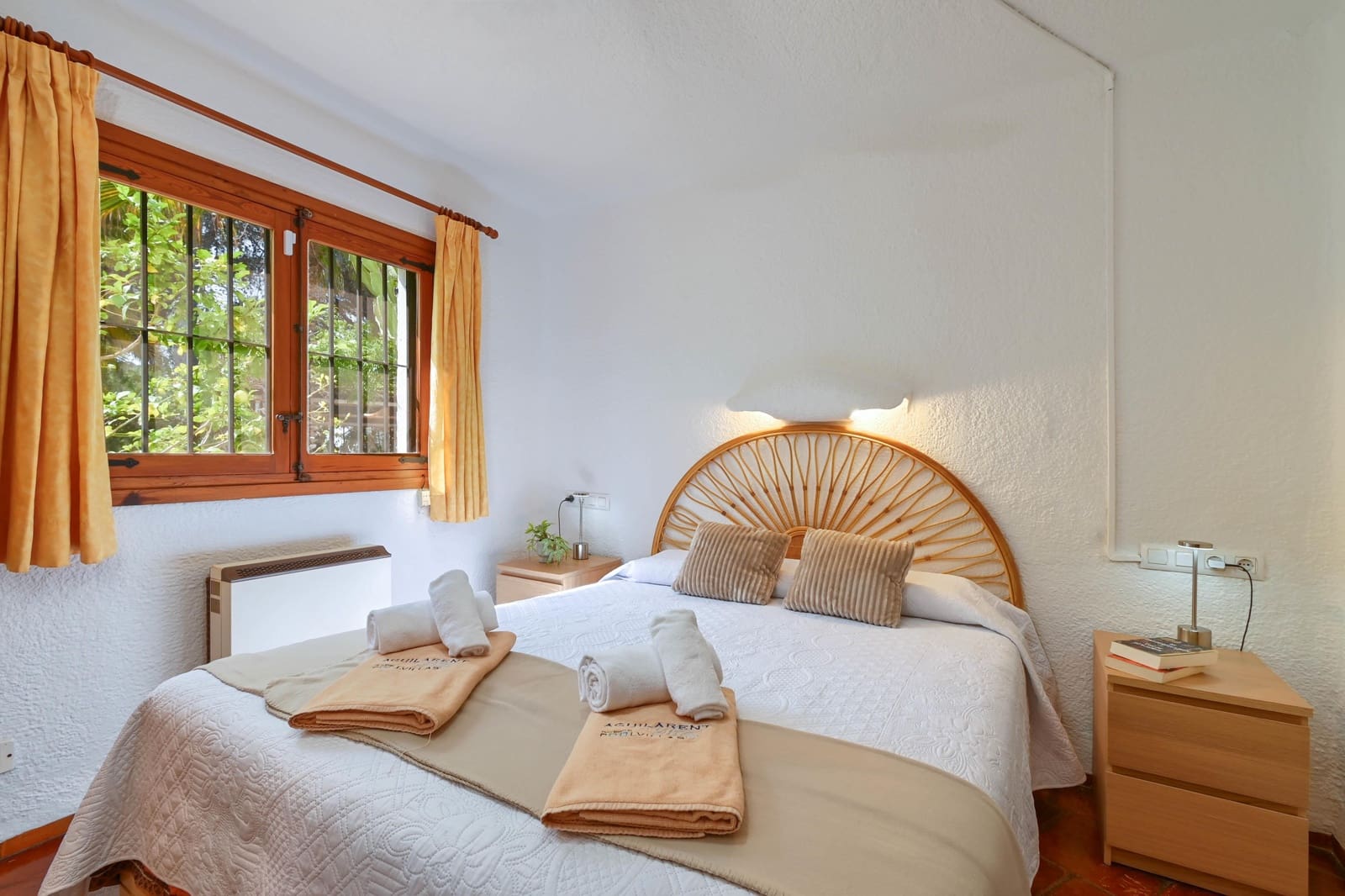 3 slaapkamer Villa voor vakantieverhuur in Javea / Xabia met zwembad garage - € 683 (Ref: 9160767)