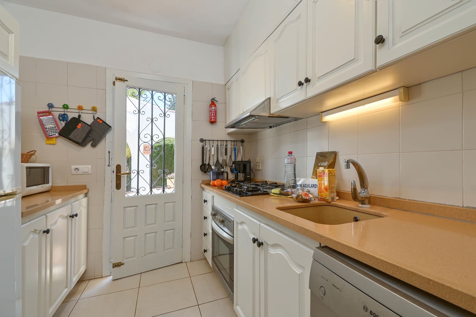 2 slaapkamer Villa voor vakantieverhuur in Javea / Xabia met zwembad garage - € 520 (Ref: 9160770)