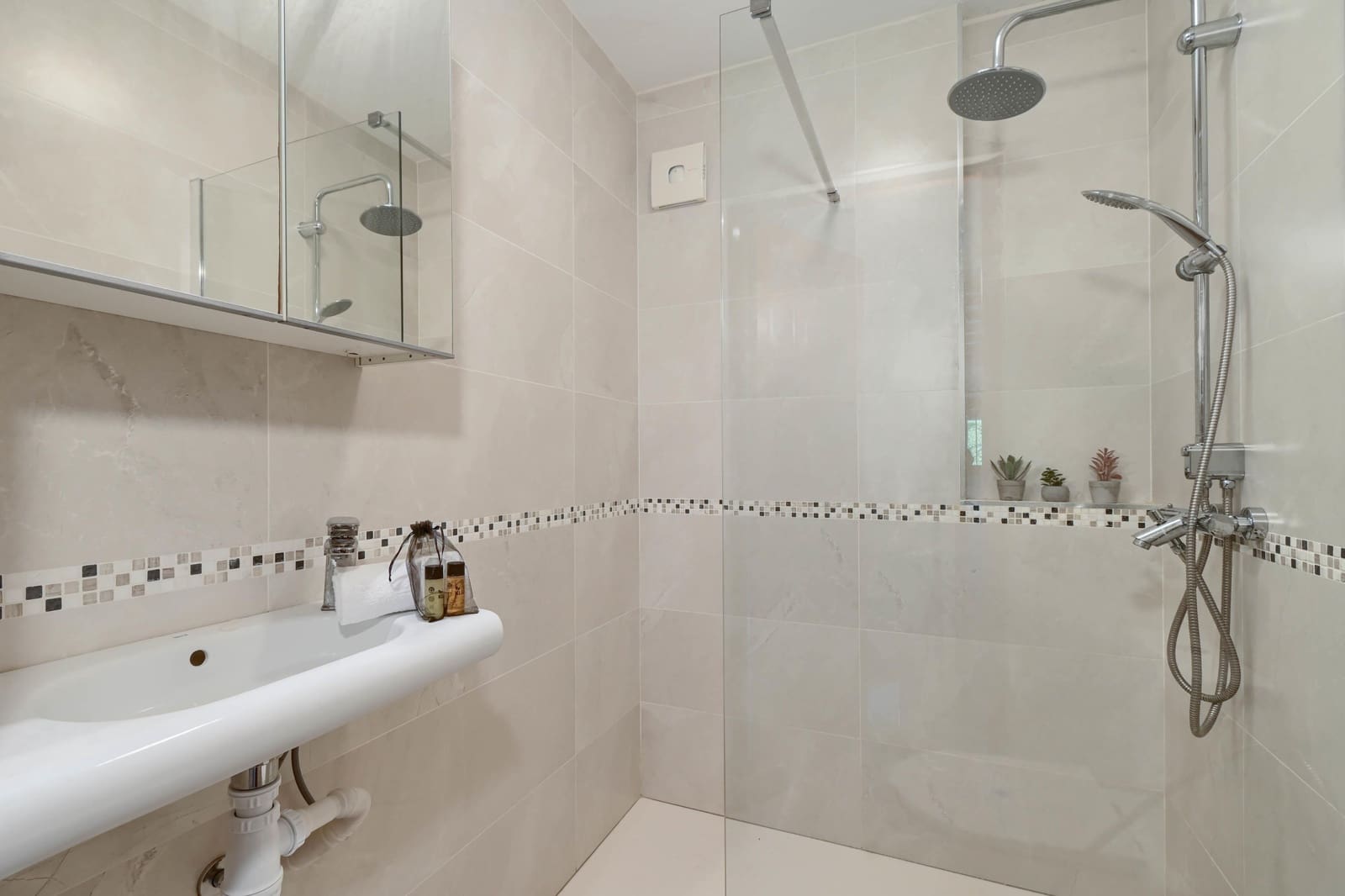 4 quarto Moradia para arrendamento para férias em Adsubia com piscina Garagem - 1 103 € (Ref: 9272046)