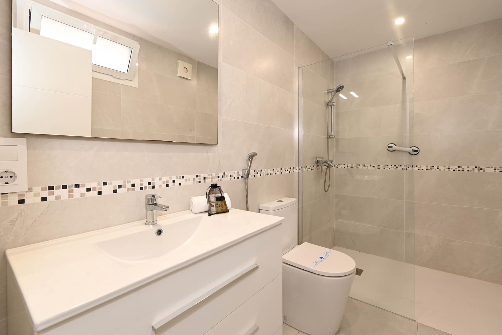 4 quarto Moradia para arrendamento para férias em Adsubia com piscina Garagem - 1 103 € (Ref: 9272046)