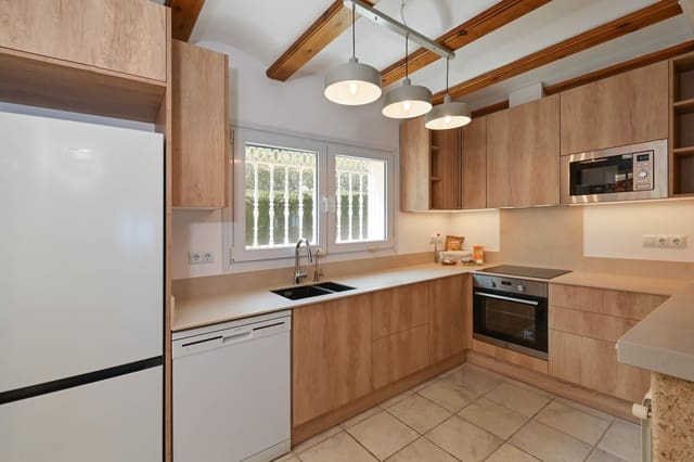 2 quarto Moradia para arrendamento para férias em El Montgó, Dénia com piscina Garagem - 782 € (Ref: 9294151)